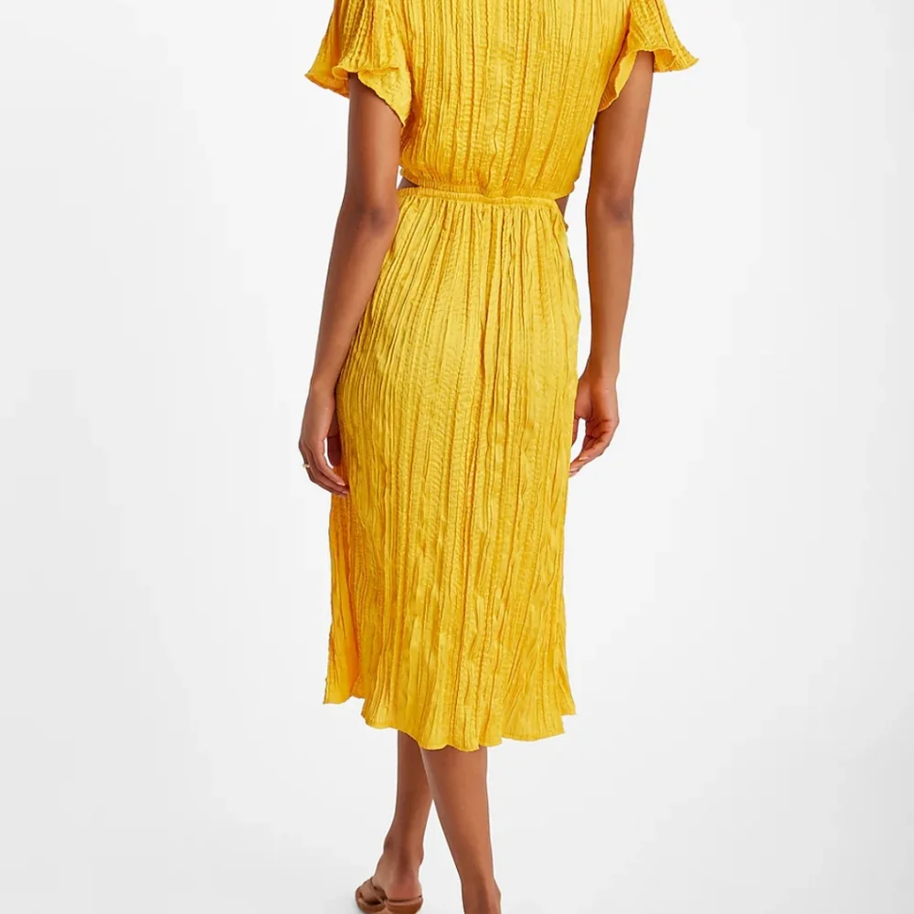 Express Satin V-Neck Flutter Sleeve Pleated Cutout Midi Dress. - Picture 4 of 16